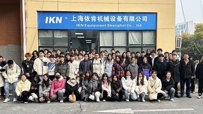 热烈欢迎上海某高校化工系教授及学生莅临我司参观指导